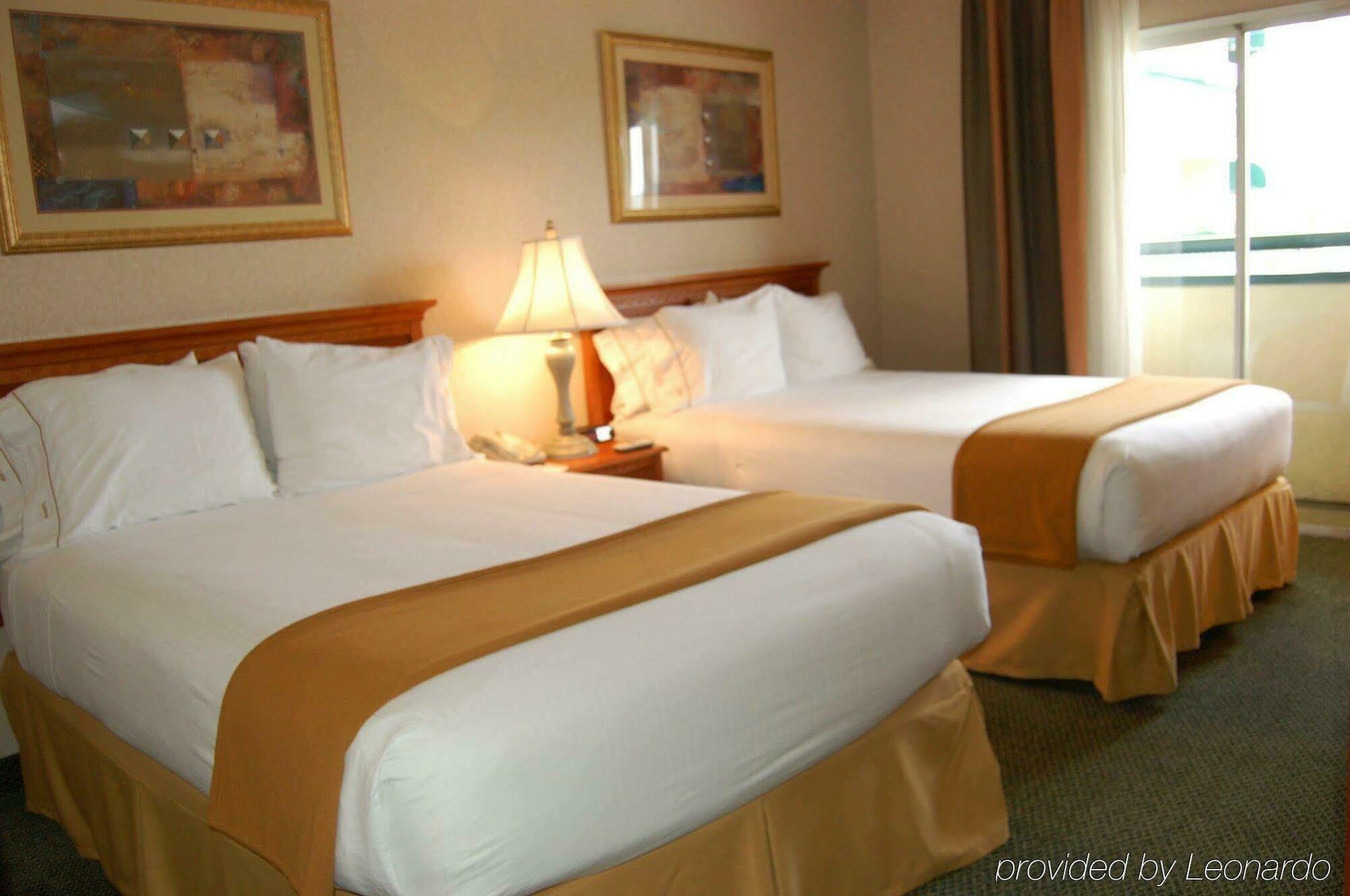 Holiday Inn Express Hotel & Suites Pasadena-Colorado Boulevard, An Ihg Hotel Zimmer foto